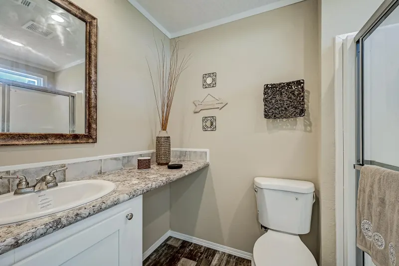 Legend 1660390 bathroom home features