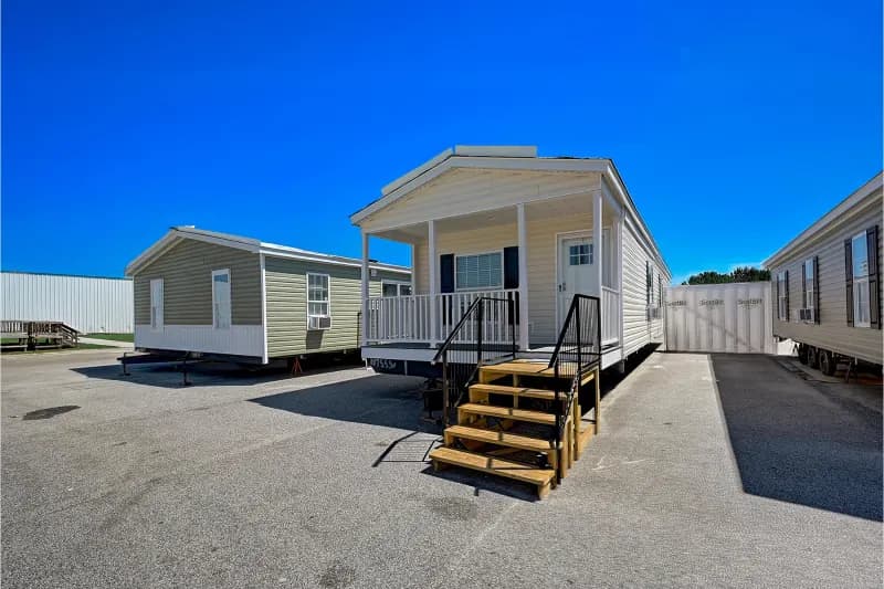 Legend 1660390 elevation and exterior home features