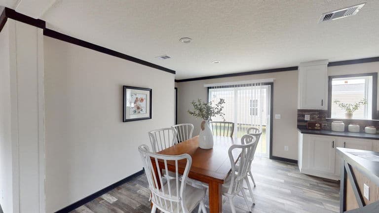 Banning 28724a interior home features