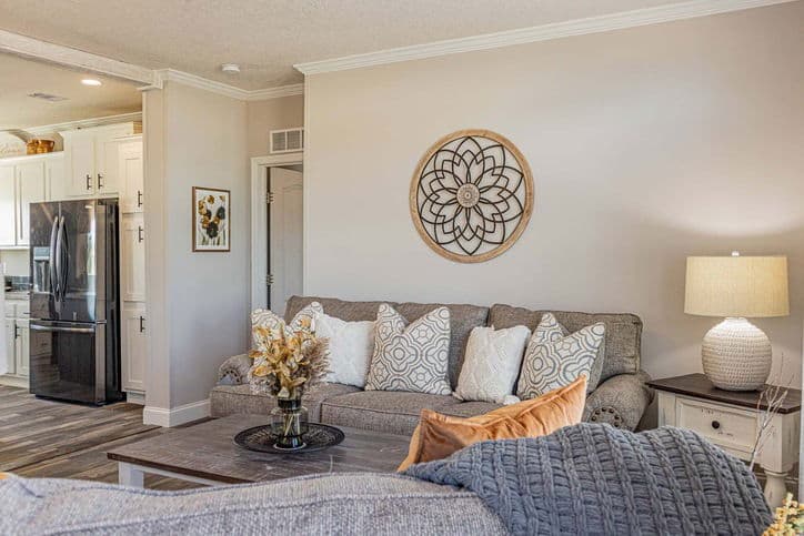 King 32764b interior home features