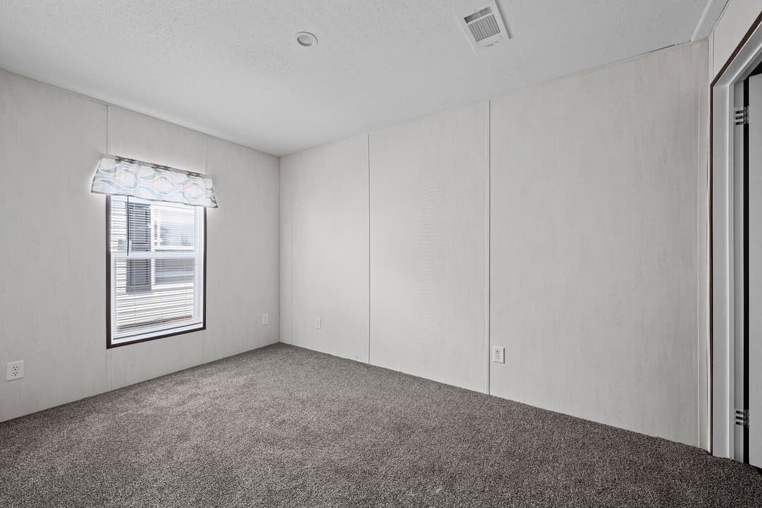 Hamilton bedroom home features